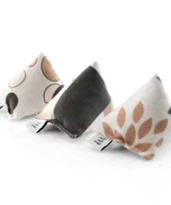 CanadianCat Katzenminze-Spielzeug Mini-Pyramiden, 3er Set, Beige