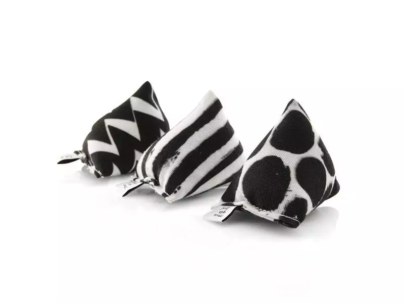 CanadianCat Katzenminze-Spielzeug Mini-Pyramiden, 3er Set, Schwarz-weiss 3 CanadianCat Katzenminze-Spielzeug Mini-Pyramiden, 3er Set, Schwarz-weiss